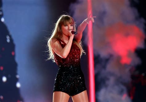 May 28, 2023 ... Taylor Swift has performed her Eras Tour show in Glendale, Arizona, and Las Vegas, Nevada, debuting new pieces in different colors.. 