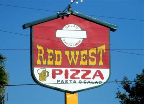 Red west pizza. I was in Wilmington on 3/28/08 and stopped by Red West for a quick lunch. The restaurant has a basic menu: pizza with a variety of toppings (pepperoni, chorizo, jalapeno, mushrooms, olives, ham, pineapple, etc.), a salad bar/sandwich combo (or either alone), etc. 