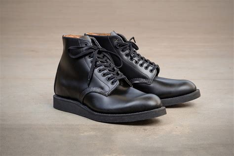 Red wing postman. Red Wings Postman and Beckman Oxfords Factory Seconds $73-$75, full size runs in most colors [Deal/Sale] FULL Size runs of some Red wings Red Wing Postmans $74.25 in brown/oxblood? ... The muleskinner one is the same as the one from the red wing site, and it says topstitching, which is probably blake stitching, which is … 