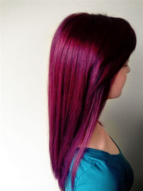 Reddish violet hair color. How to mix your Hair Colours. To properly combine your two Hair Colours squeeze each Shade (in the appropriate ratios) in your Tint Bowl. Using your Tint Brush mix the Hair Colours together, until they form a smooth consistency. Pour in your Developer and, using your Tint Brush, stir until your mixture is thicker and creamier. 