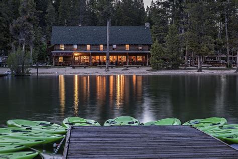 Redfish lake lodge idaho. Jul 5, 2022 · The basecamp for any Redfish Lake excursion is Redfish Lake Lodge, a historical icon in its own right. For nearly a century, the rustic lodge and surrounding cabins have … 