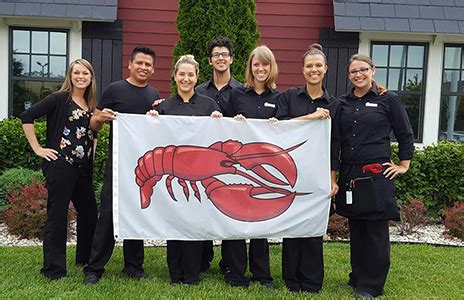 Redlobster careers. 14% of Red Lobster employees are Hispanic or Latino. 13% of Red Lobster employees are Black or African American. The average employee at Red Lobster makes $24,916 per year. Red Lobster employees are most likely to be members of the democratic party. Employees at Red Lobster stay with the company for 3.8 years on average. 