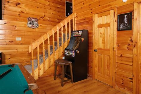 Redneck Weekend Cabin &ndash; Antonio Biaggi & Tiago Garcia