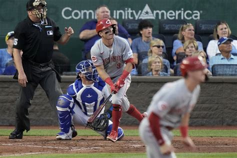 Reds homer 3 times in fifth, roll to 7-4 win and sweep of Royals