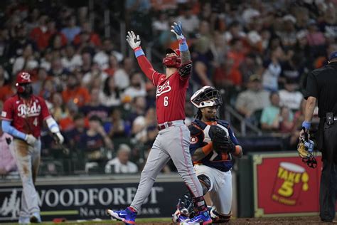 Reds score 3 in 10th to get 9-7 win over Astros, extend winning streak to 8