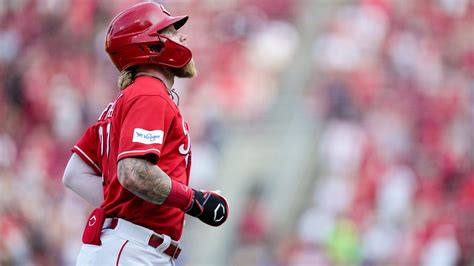 Reds try to keep win streak alive against the Brewers