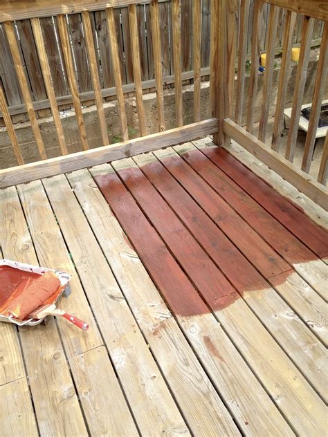 Redwood staining. A gallon/5 gal. pail of stain will treat 400/2,000 sq. ft. of smooth deck boards or 200/1,000 sq. ft. of rough fence boards; Beautifies new wood and renews old woods, while supplying the superior protection of an oil-based stain to redwood, cedar, fir or any other type of porous exterior wood 