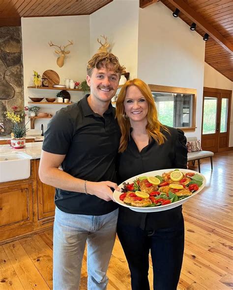 Ree Drummond's nephew, Stuart Smith, is dedicated to helping her around her Oklahoma ranch, and she couldn’t be more pleased about it. Ree Drummond has shown off how happy it makes her whenever her nephew, Stuart Smith, visits her family on their Oklahoma ranch. Closer Weekly reported that Stuart not only lends a hand on the ranch, but he ...