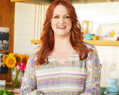 May 3, 2023 · Ree Drummond is taking every moment in with her kids. On April 16, the Food Network host posted a photo of herself posing next to her son Bryce in his college football uniform. Upon spotting them together, folks immediately noticed an important detail. It turns out that Ree helped announce that Bryce recently switched schools and football teams ... . 
