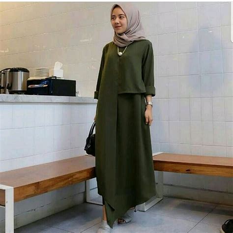 Referensi Baju Hijau Army Cocok dengan Jilbab Warna Apa