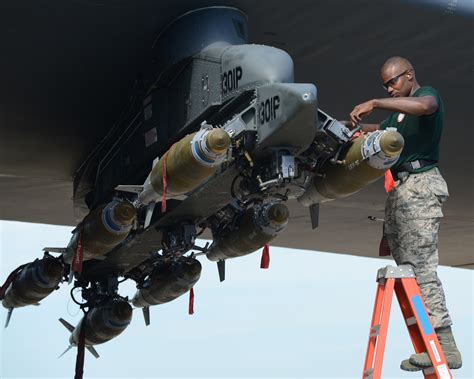 Refuel / Bomber Aircraft Maintenance Job Description: It's the job of the Refuel/Bomber Aircraft Maintenance specialists to inspect, troubleshoot and repair aircraft structures, engines and hydraulic systems.. 