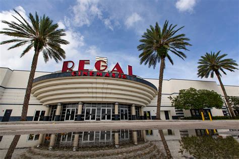 San Diego. San Francisco. San Marcos. Santa Clarita. Santa Clarita. South Gate. Stockton. Regal offers standard concessions as well as expanded food and drink menus at select locations! Elevate your moviegoing experience with movie snacks!