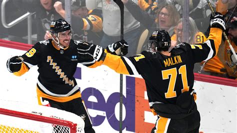 Reilly Smith scores twice, Penguins end Colorado’s NHL-record road winning streak, 4-0