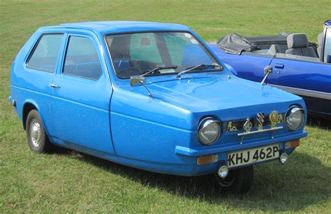 Reliant robin. SIX RELIANT ROBIN FACTS. 1) They were first produced in 1973 and were powered by a water cooled four-cylinder engine. 2) You could buy the Standard Robin, The Super Robin, The Robin Estate & The ... 