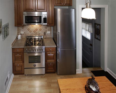Remodel small kitchen. 4 days ago · HomeAdvisor puts the cost breakdown for each kitchen remodel element as follows: Labor and installation: $3,500 to $6,000. Cabinet installation cost: $1,860 to $9,430. Cabinet costs: $100 to $1,200 per linear foot. Kitchen hardware: $1 per unit (low end) to $500 per unit (top of the line). Most homeowners will pay between $2-$3 per handle or knob. 