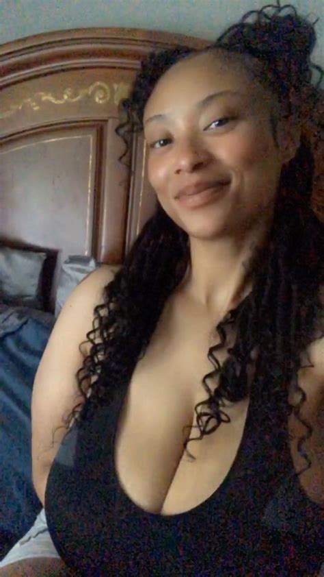 Renadaneen Onlyfans Leak +18 28 Pics