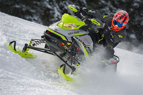 2020 Ski-Doo Renegade® X-RS® Rotax® 850 E-TEC® Q. Ad. Ripsaw 1.25 Green, 2020 Ski-Doo Renegade® X-RS® Rotax® 850 E-TEC® Q. Ad. Ripsaw 1.25 Green A TOP DOG. The race-bred 2020 Renegade X-RS is the perfect match for riders who simply love to dominate whatever trail crosses their path.