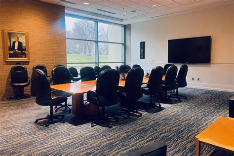 Rent Conference Rooms and Meeting Rooms in Overland Park