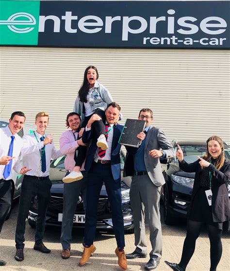 Careers More than a job... A leader in the car rental industry Budget Car & Truck Rental is looking for friendly, outgoing, and highly motivated individuals with a " Can Do " attitude. We offer great benefits, incentive plans and opportunities for advancement.. 
