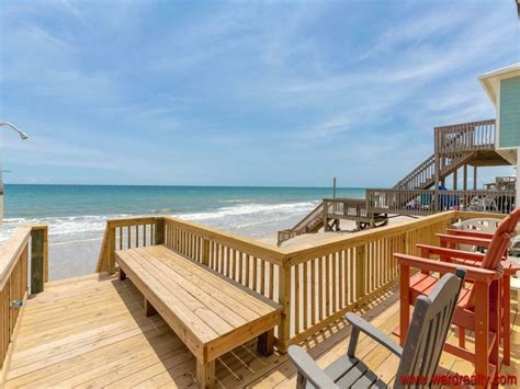 Whale Inn - vacation rental in Crystal Coast: Emerald Isle 2nd Row house - - Emerald Isle Realty - Second Row Cottage, 6 BR, 4 B. K * K * K * Q,S * Q, S * 3S. Sand Castle Club linen service with beds made and No Worries Triple Sheeted Beds. 12' x 24' swimming pool.. 