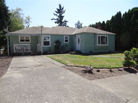 Corvallis has a wide selection of rentals to fit your needs. Browse cozy 1-bedroom houses perfect for singles or couples, or filter for 3-4 bedrooms to accommodate a large family. If you're in need of a little more privacy, search for houses in gated communities, or browse homes with a basement and yard for extra usable space.. 
