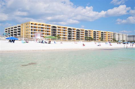 Rentals in fort walton beach. The sleeping arrangements in this unit are as follows: master bedroom - 1 king bed, 2nd bedroom - 1 queen bed, 3rd bedroom – set of twin bunk beds. This unit sleeps 6. ALL OF OUR DAILY AND WEEKLY GUESTS RECEIVE THE FOLLOWING COMPLIMENTARY GUEST PACKAGE: 2 beach chairs and 1 umbrella set up for you on the beach daily … 