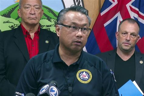 Renuncia jefe de gestión de emergencias de Maui por razones de salud, un día después de defender el silencio de las sirenas durante los mortales incendios forestales
