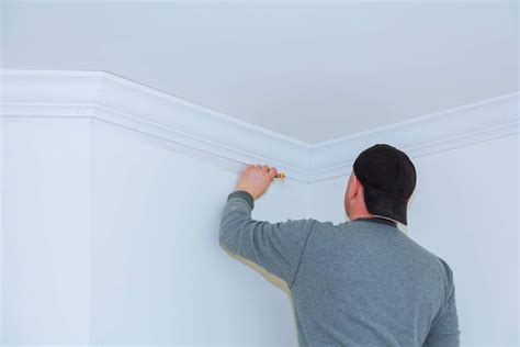 Repairing Coving - www.ultimatehandyman.co.uk