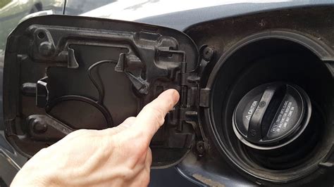 May 2, 2022 · Shop for New Auto Parts at 1AAuto.com http://1aau.to/c/225/q/gas-capsThis video shows you how to replace the gas cap on your 2006-2012 Toyota RAV4. A loose o.... 
