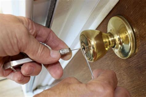 Use our handy how to videos to learn how to change mortice, rim cylinder and euro cylinder locks. Door & window locks buying guide Doors are a burglar's favourite entry and exit point, so make sure your doors have good-quality locks and security devices.