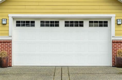Replacing garage door. Start by considering the climate you live in. Your garage door may rust, warp, or fade due to harsh weather conditions and temperature fluctuations, so it’s … 