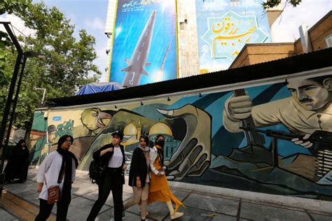 Report: Iran detains cartoonist again, journalist group calls for release