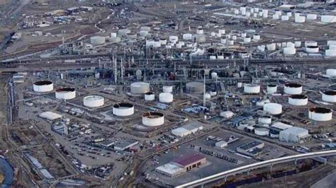 Report: Suncor had some of the highest numbers of tail gas and acid flares