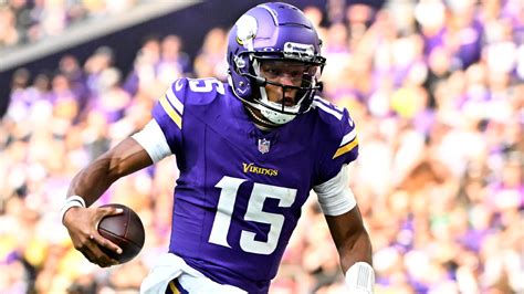 Report: Vikings trading for quarterback Josh Dobbs in move with Cardinals