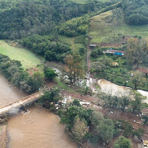 Reportan al menos 11 muertos tras paso de “ciclón extratropical” en el sur de Brasil