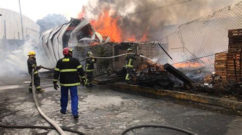 Reportan fuerte incendio en la Central de Abastos en Ciudad de México