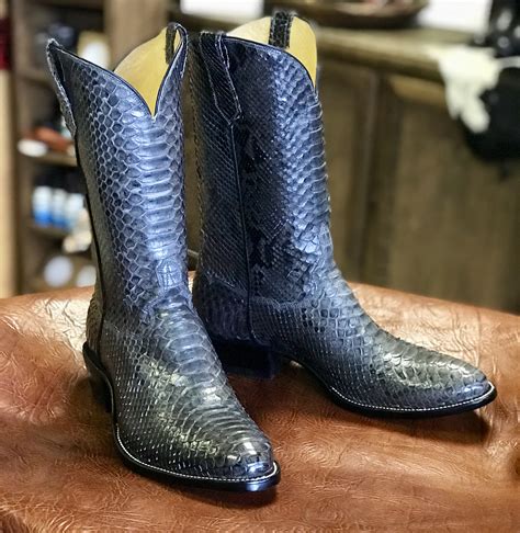 Republic boot company. On this edition of The Republic Boot Co. Podcast, the guys welcome Lawyer Robert Dominguez to Texas. In addition to his office in Florida, Robert recently op... 