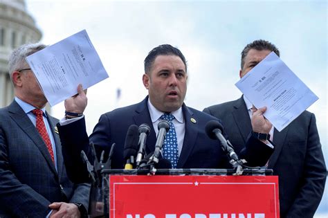 Republican NY lawmakers introduce legislation to prevent House members from profiting off fraud