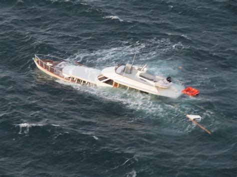 Rescue crews save 2 after boat sinks off Surfside