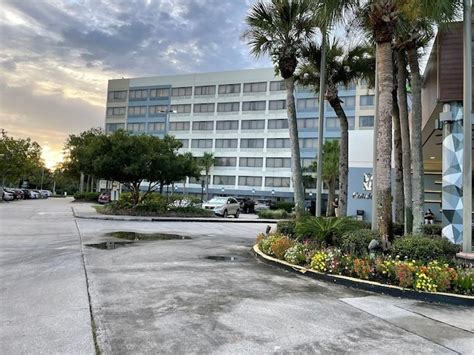 Reserve Holiday Inn Orlando MCO Airport Parking