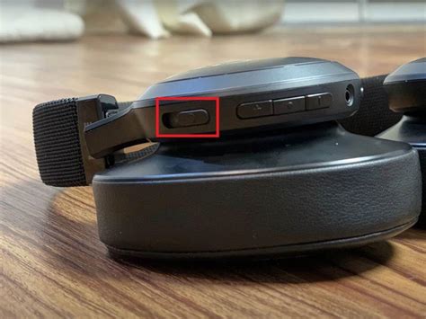 Reset casque jbl.  Release the buttons when the LED light starts flashing. ...