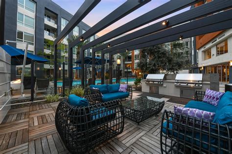 Residences on jamboree. Constructed in 2017, the The Residences on Jamboree apartment building comprises 381 units of the following unit mix: One Bedroom, One Bedroom/Den, Studio, Three Bedroom/Two Bath, Two Bedroom/Den/Two Bath, Two Bedroom/One and Three Quarter Bath, totaling 346,719 SqFt. The property is located in West Irvine, at 2801 Kelvin … 