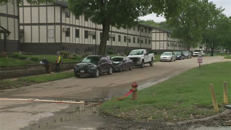 Residents at south St. Louis County apartment complex cleaning up after floods