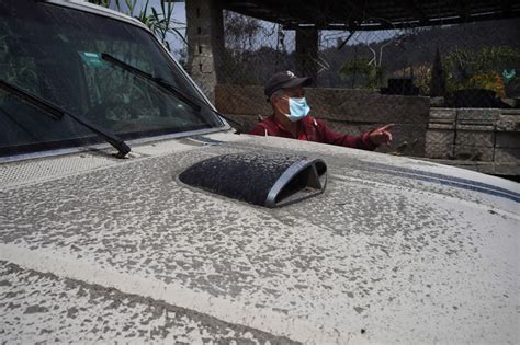 Residents near Mexico’s rumbling volcano stay vigilant