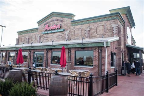 Restaurants in gurnee il. 1. Wildberry Pancakes and Cafe. Working near Wildberry we occasionally stop there for breakfast and lunch. I... 2. Egg Harbor Cafe. A North Shore staple, Egg Harbor is the place to bring the family for a nice... 3. Oaken Bar + Bistro. 