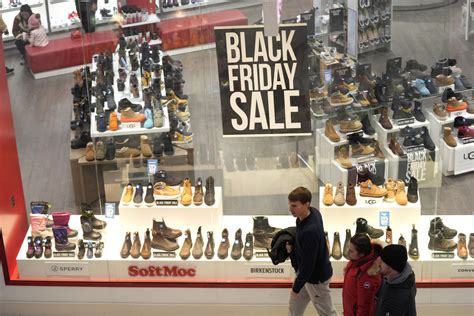 Retailers offer bigger Black Friday discounts to lure hesitant shoppers hunting for the best deals