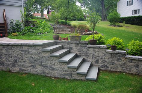 Retaining wall steps. The steps shown here are general guidelines for building stairways. By understanding the basic installation elements, stairways can be easily incorporated into the retaining wall installation. Always check local code requirements before building any type of stair application. Stair Design. Stairs can be designed with flowing curves or straight ... 