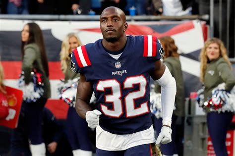 Retired Patriots captain Devin McCourty buys 37 billboards to thank fans