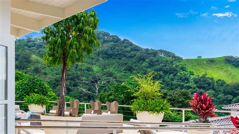 Retreat costa rica. Experience the healing energies of a Costa Rica wellness retreat located in a rainforest and a crystal quartz mountain, designed by celebrity chef and health … 