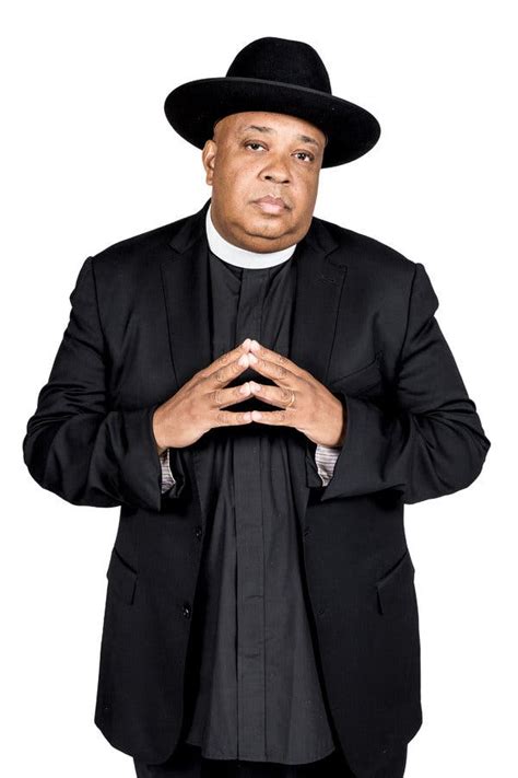 Rev run. Aug. 17, 2018. Since 2005, Rev Run — a.k.a. Run from Run-DMC, a.k.a Joseph Simmons — has flung open the doors to his opulent Saddle River, N.J., dwelling for shows like … 